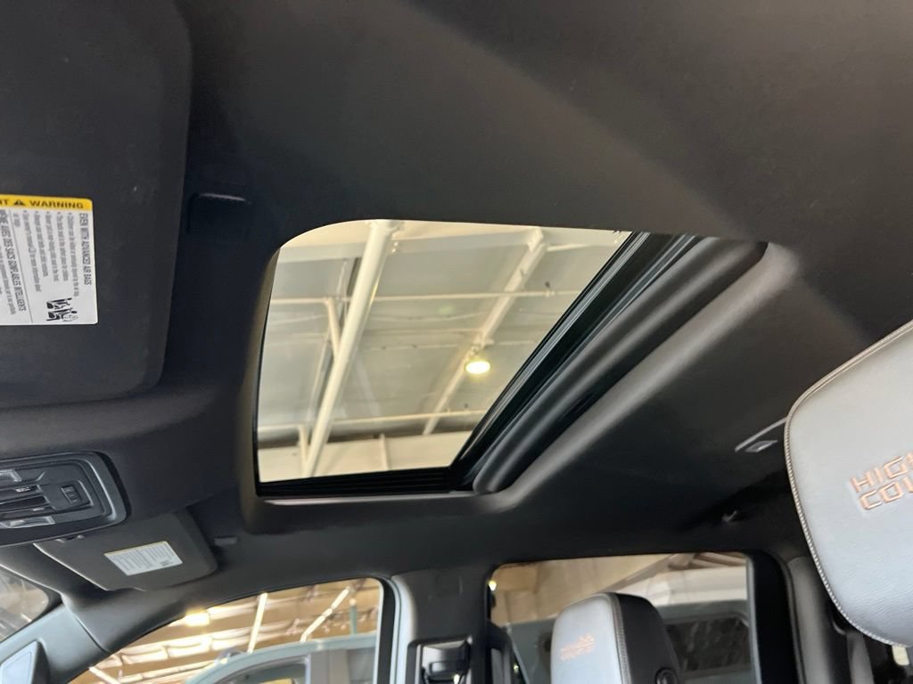 Used 2022 Chevrolet Silverado 1500 High Country w/ High Country Premium Package AWD/4WD image 10