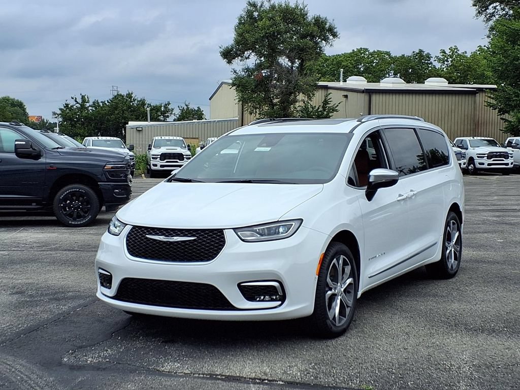 New 2026 Chrysler Pacifica Pinnacle AWD/4WD image 2