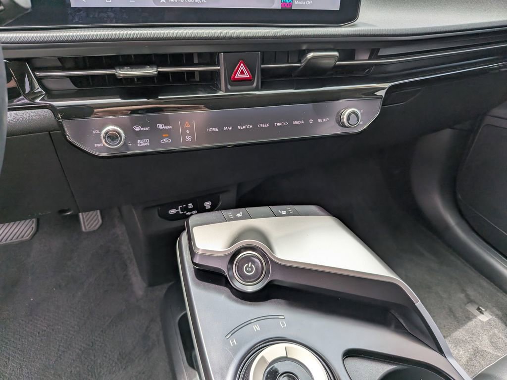 Certified 2025 Kia EV6 Light w/ Light LR Technology Package RWD image 24
