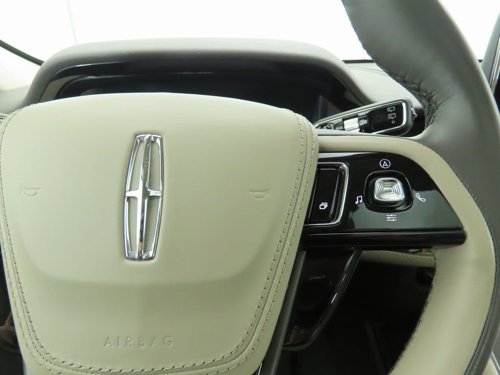 Used 2023 Lincoln Aviator Reserve w/ Equipment Group 201A image 12