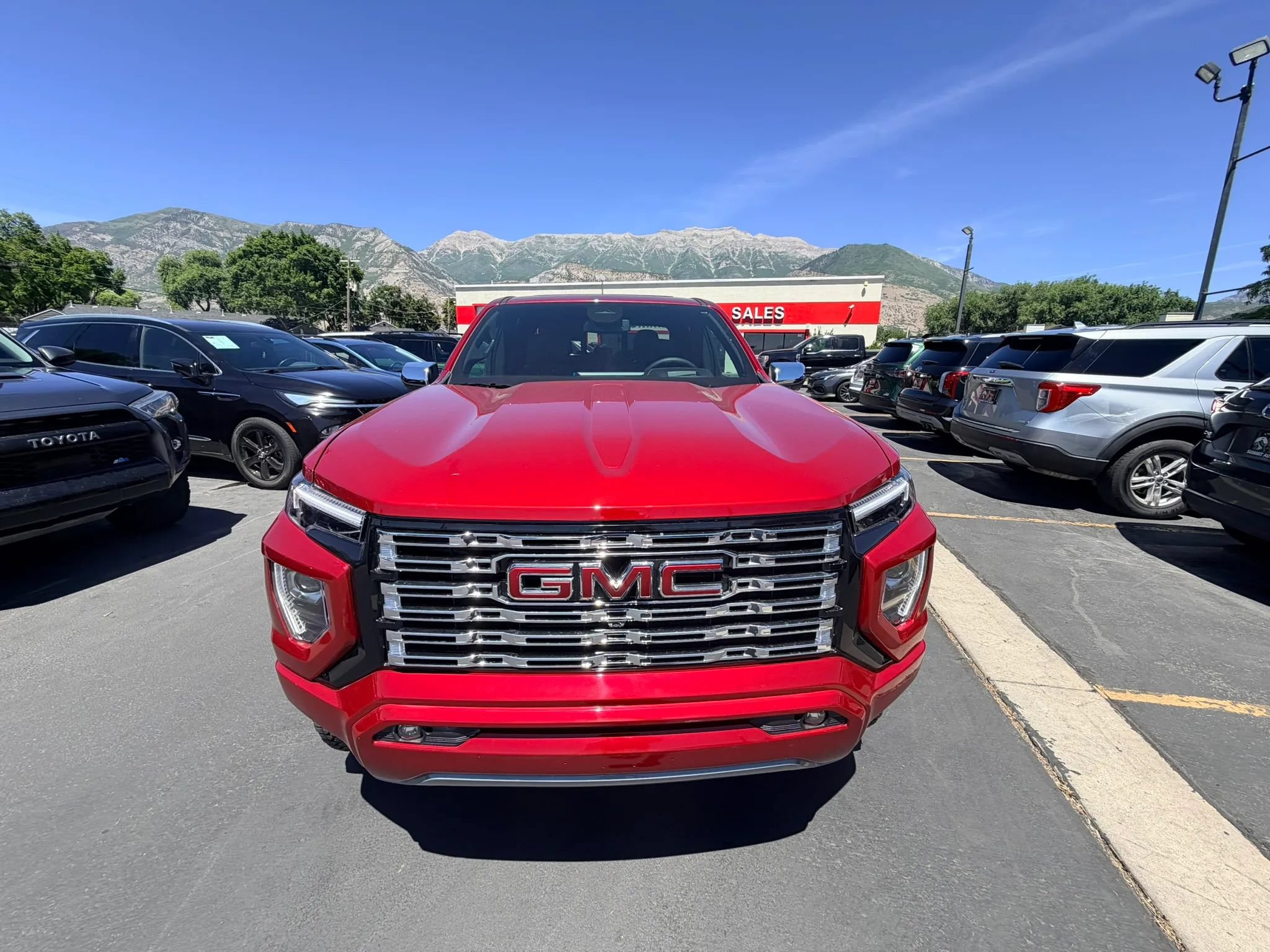 Used 2025 GMC Canyon Denali AWD/4WD image 9