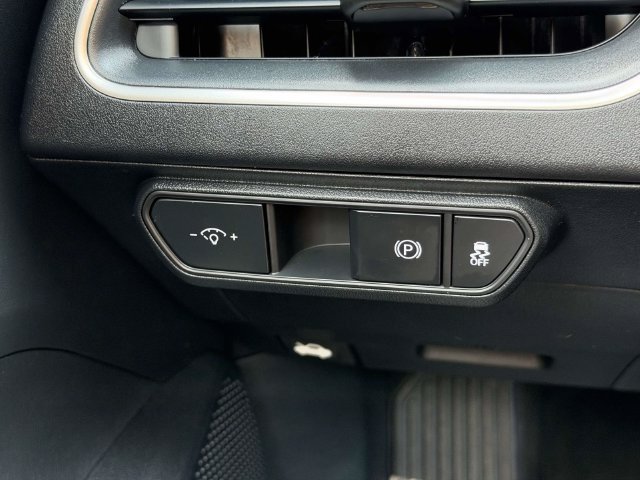 Used 2025 Kia K4 FWD image 25