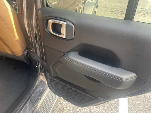 Used 2020 Jeep Wrangler Unlimited Sahara image 24
