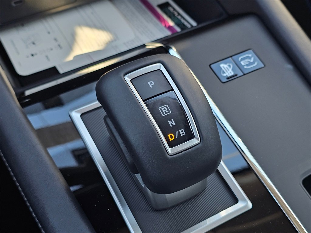New 2025 Mitsubishi Outlander SE image 12