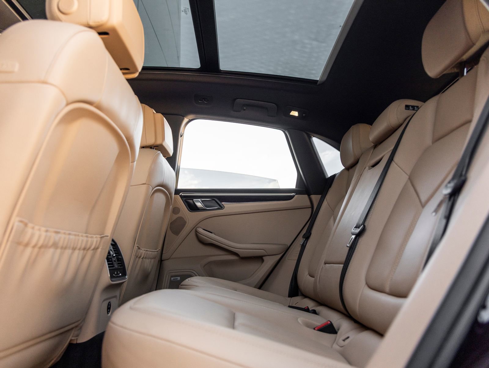 Certified 2023 Porsche Macan image 36