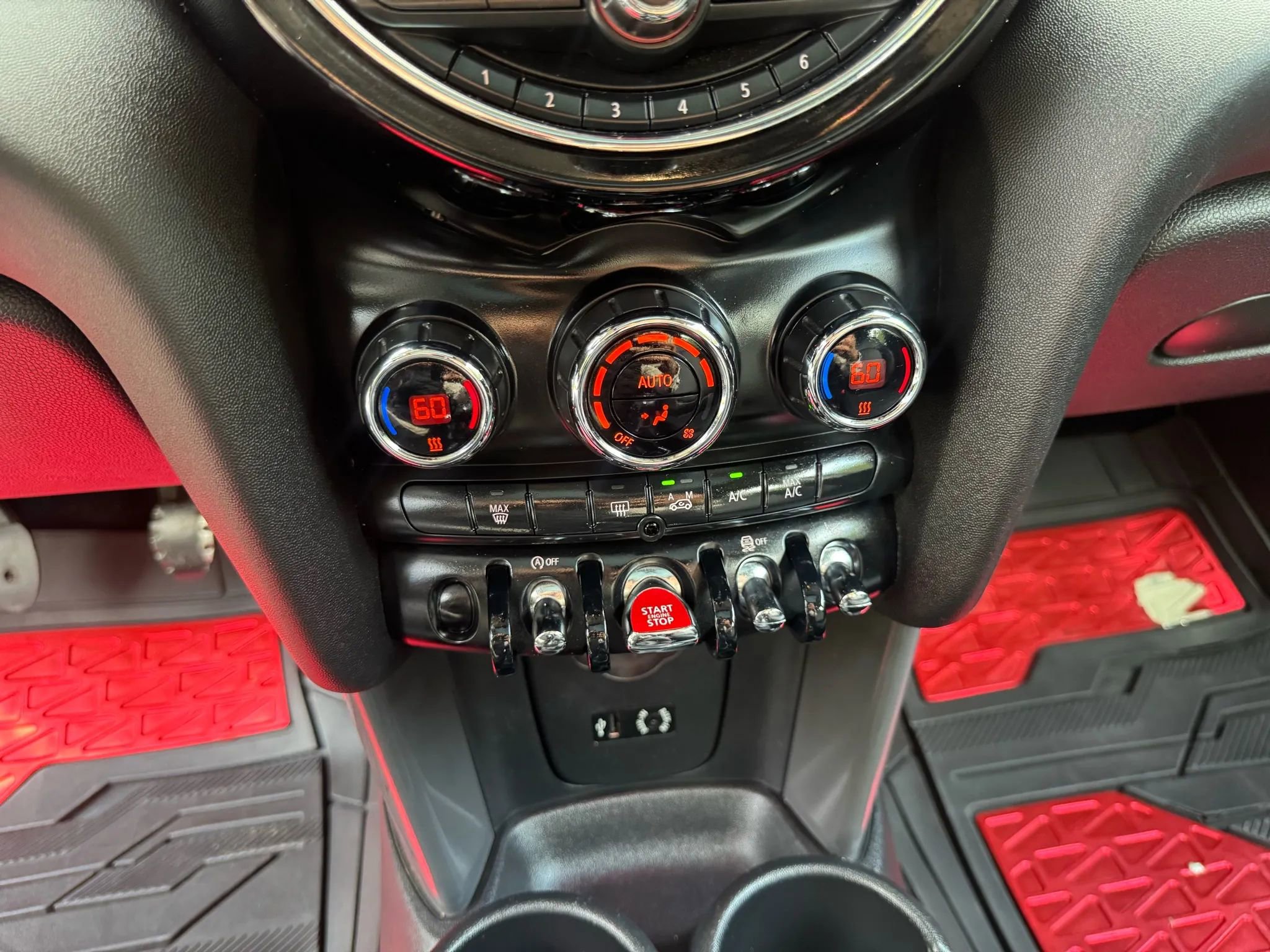 Used 2016 MINI Cooper 4-Door Hardtop w/ Premium Package FWD image 16