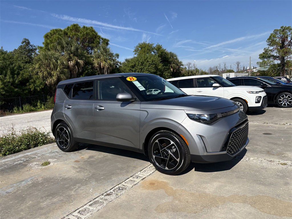 Certified 2025 Kia Soul EX image 3