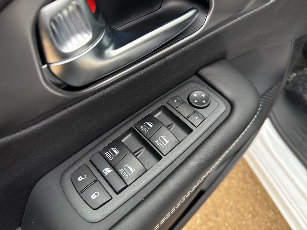 New 2026 Chrysler Pacifica Select AWD/4WD image 26