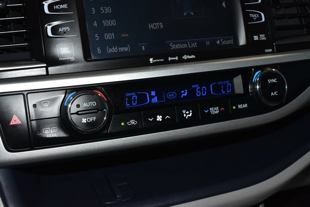 Used 2019 Toyota Highlander Limited Platinum AWD/4WD image 14