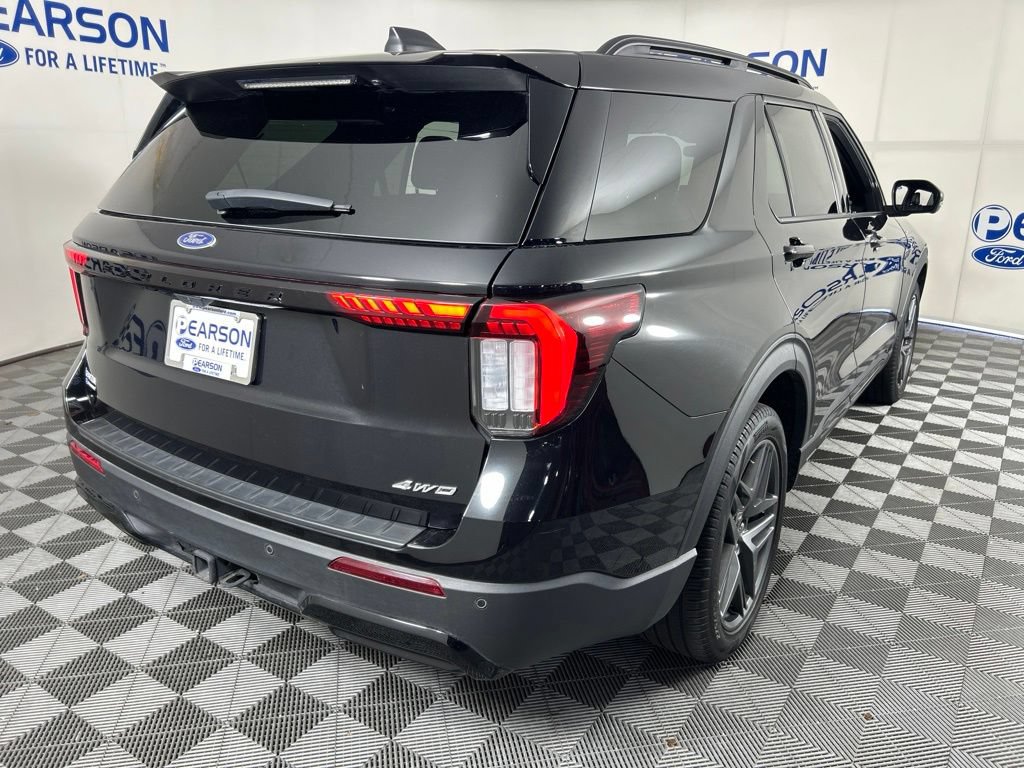 Used 2025 Ford Explorer ST-Line w/ ST-Line Street Pack AWD/4WD image 6