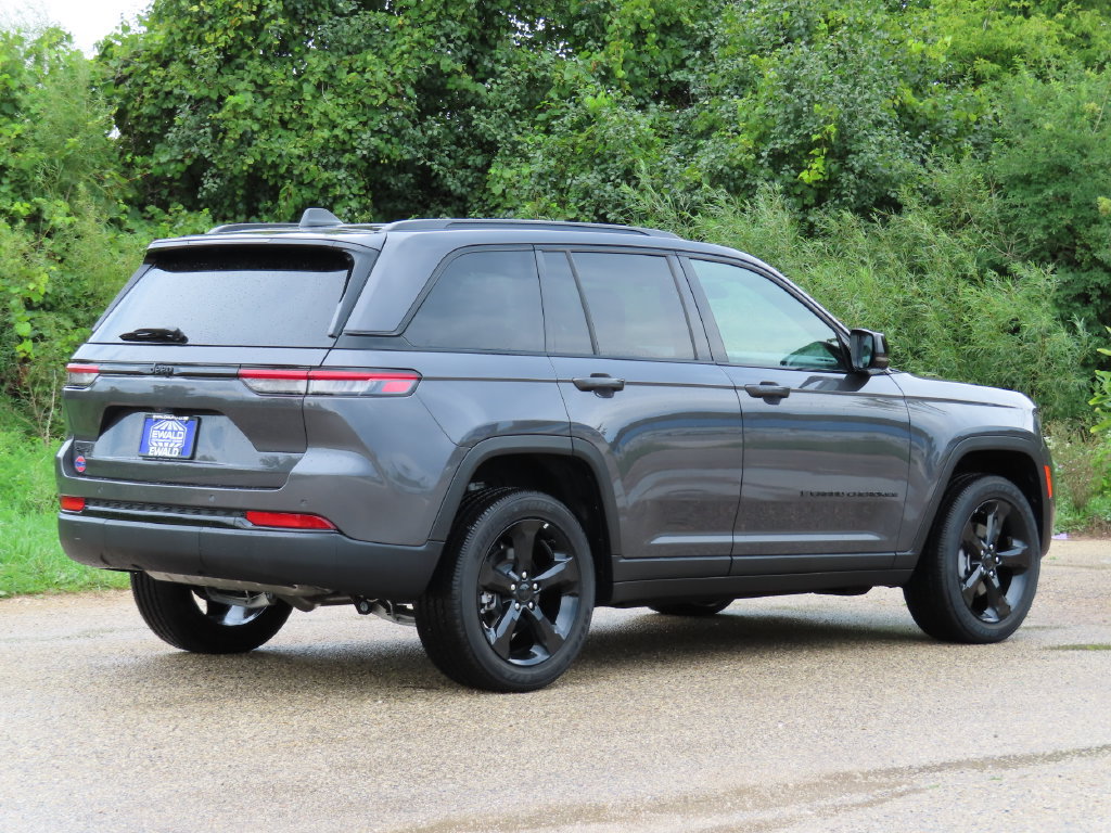New 2025 Jeep Grand Cherokee Altitude AWD/4WD image 3