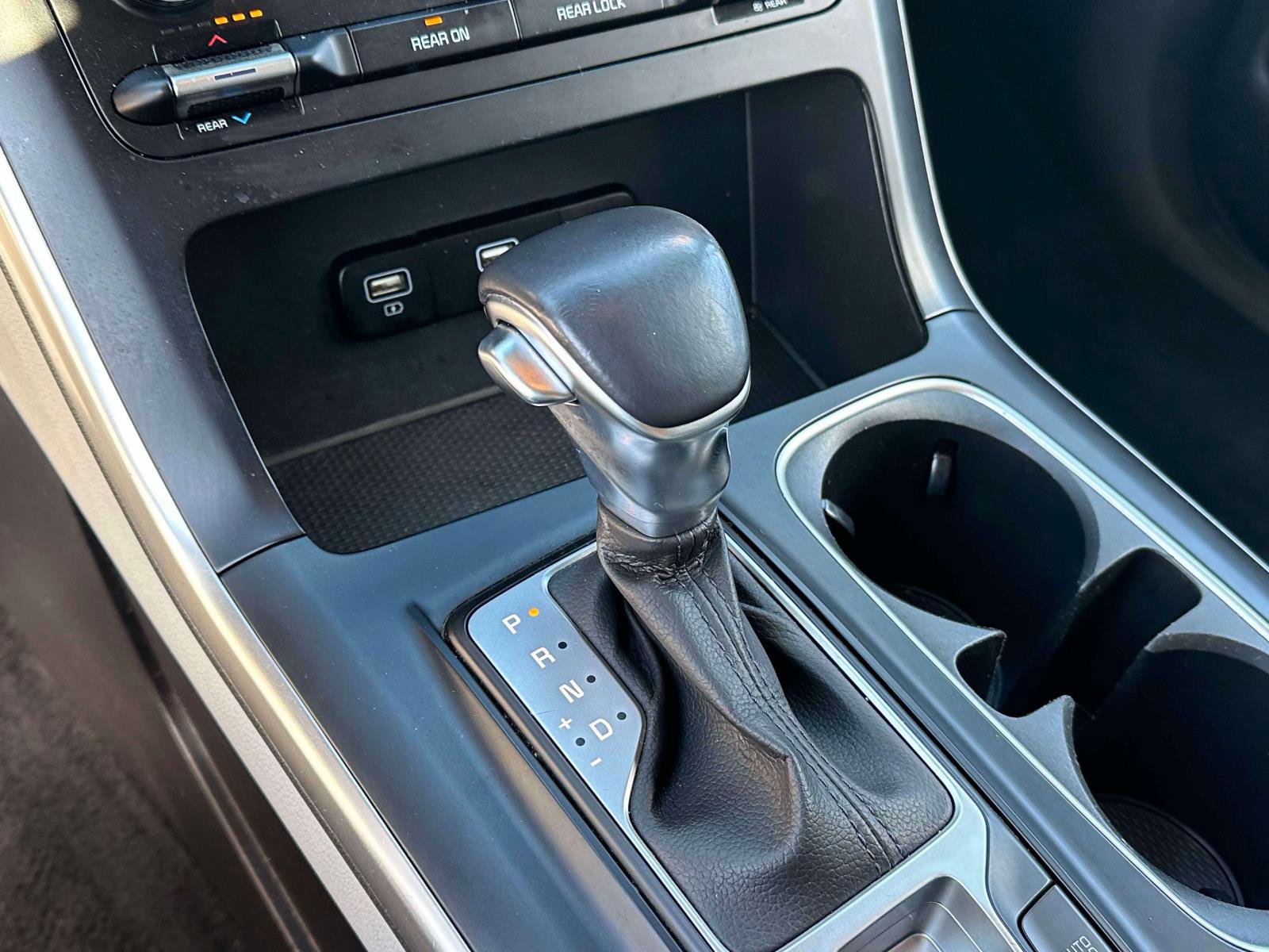 Used 2022 Kia Carnival LX image 29