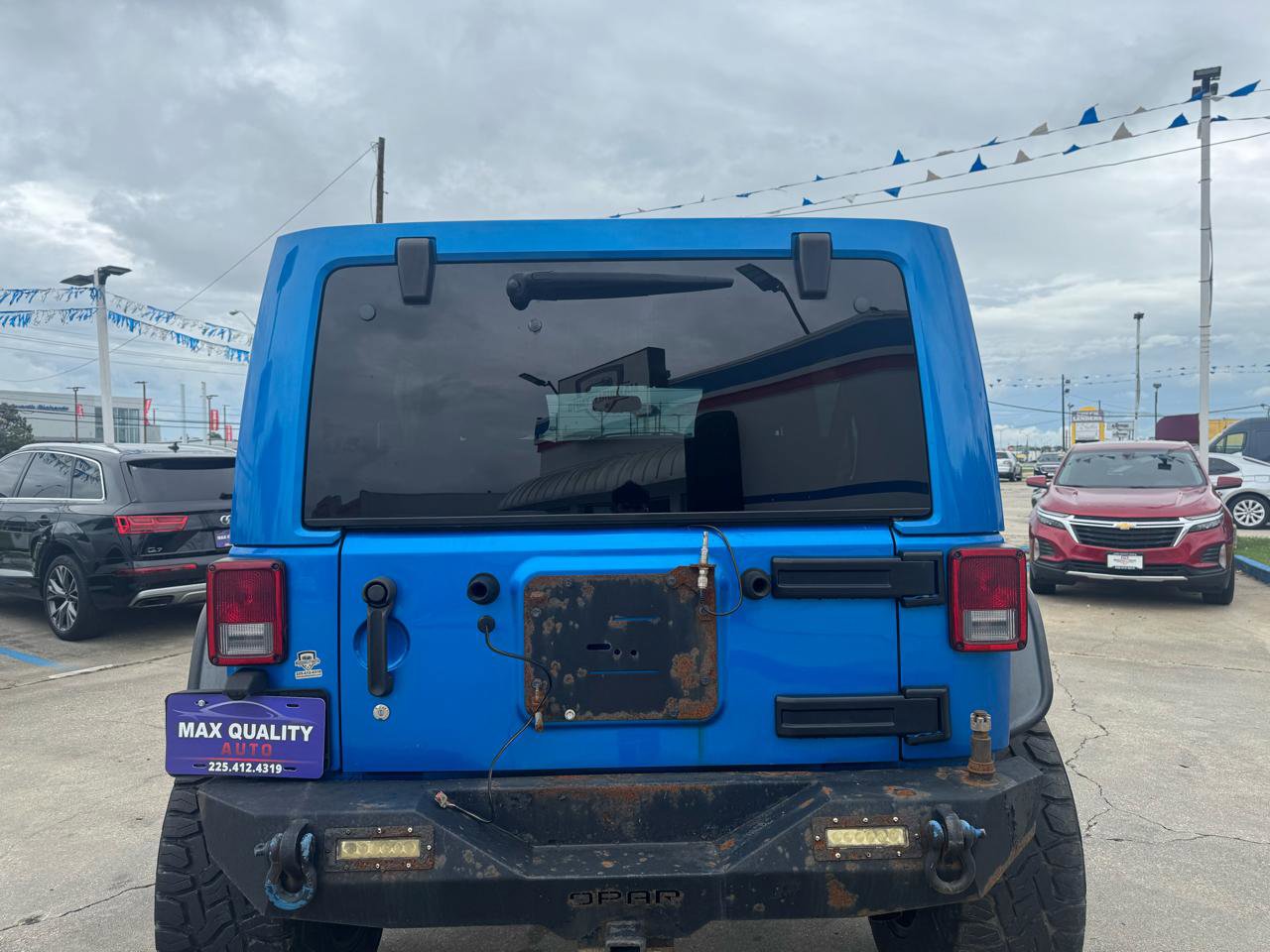 Used 2015 Jeep Wrangler Unlimited Sahara w/ Connectivity Group AWD/4WD image 33