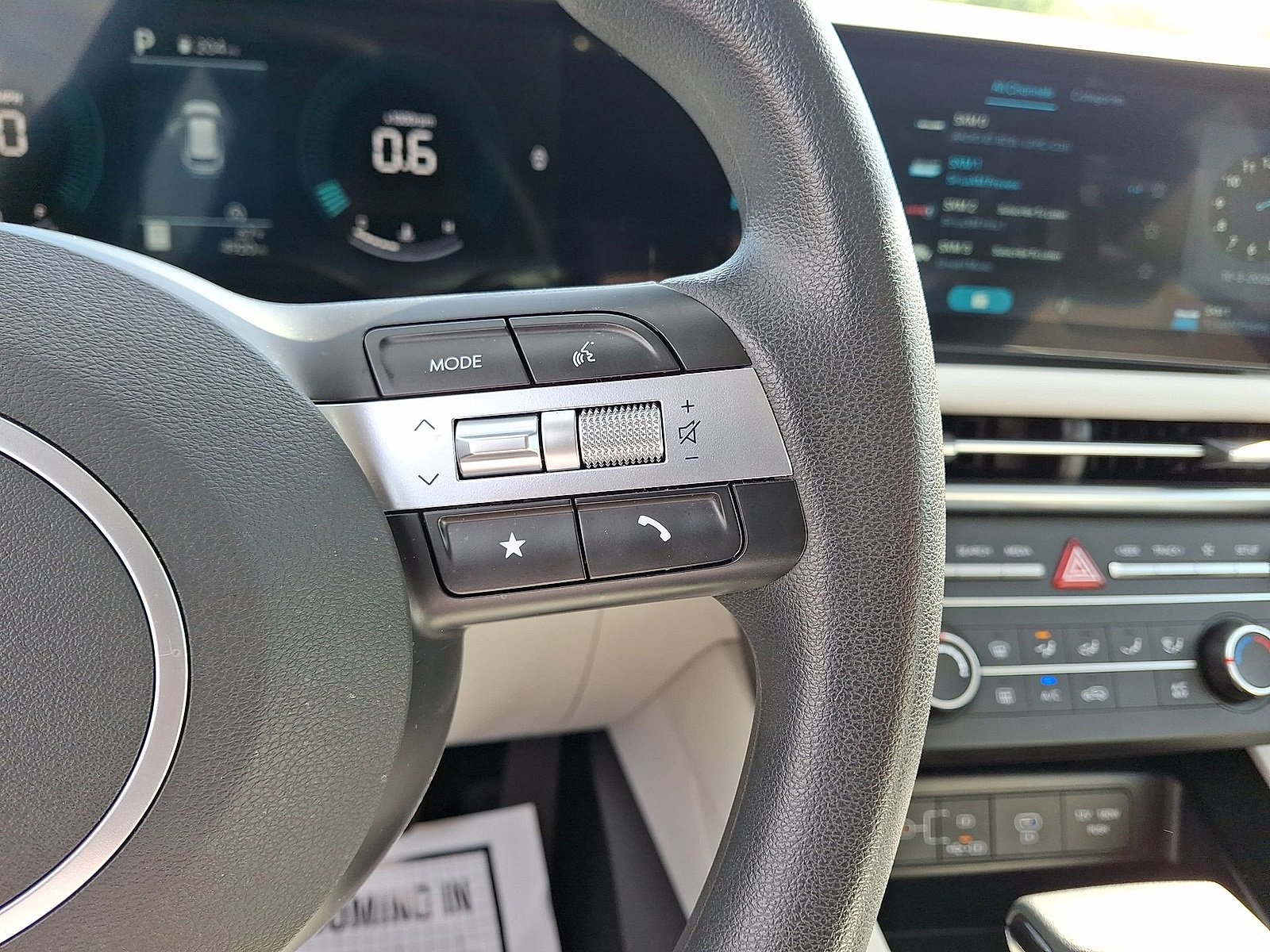 Used 2025 Hyundai Tucson SE image 24