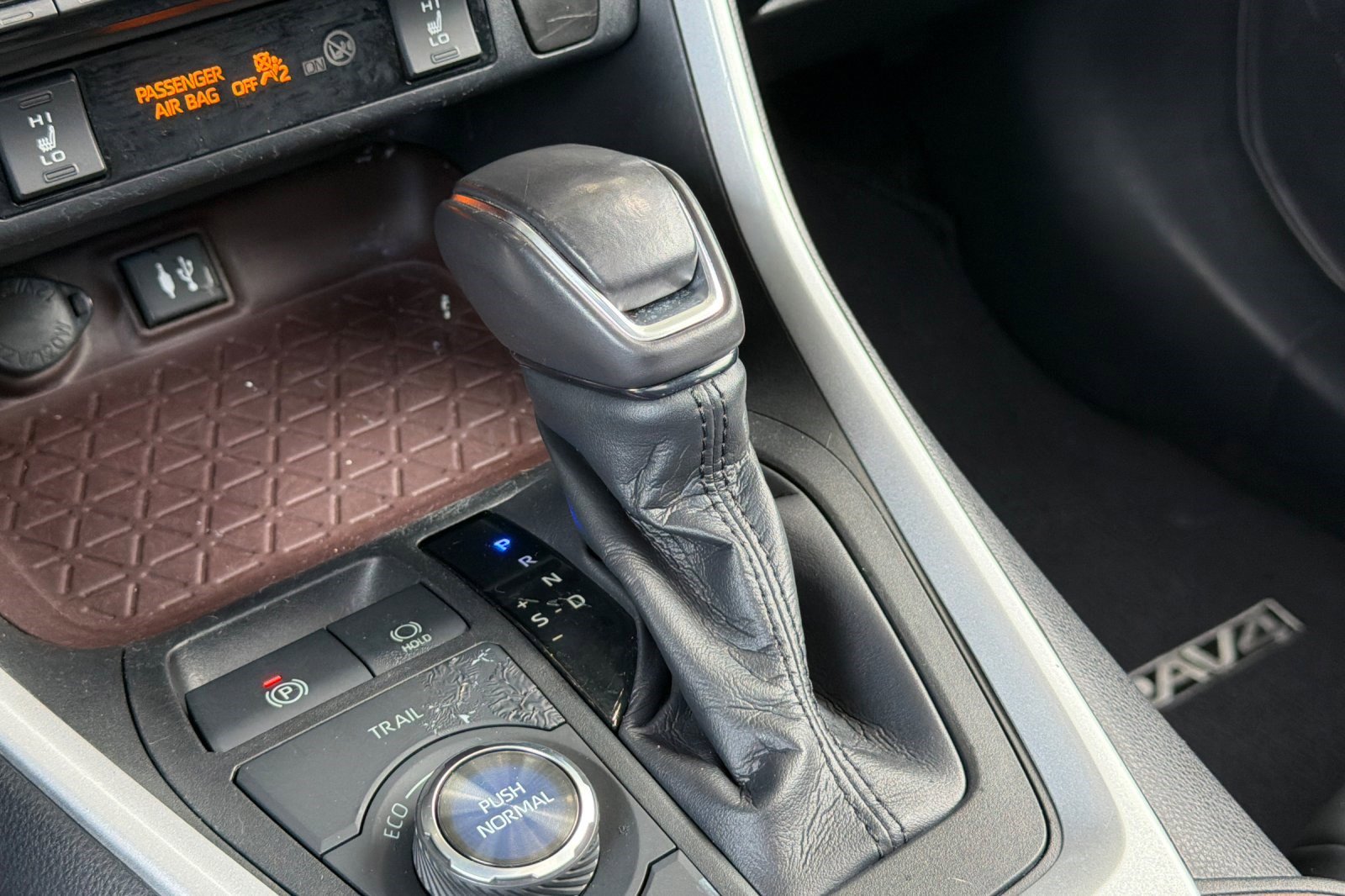 Used 2019 Toyota RAV4 Limited image 27