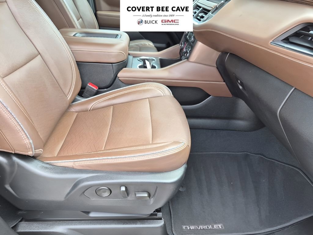 Used 2023 Chevrolet Suburban High Country image 17