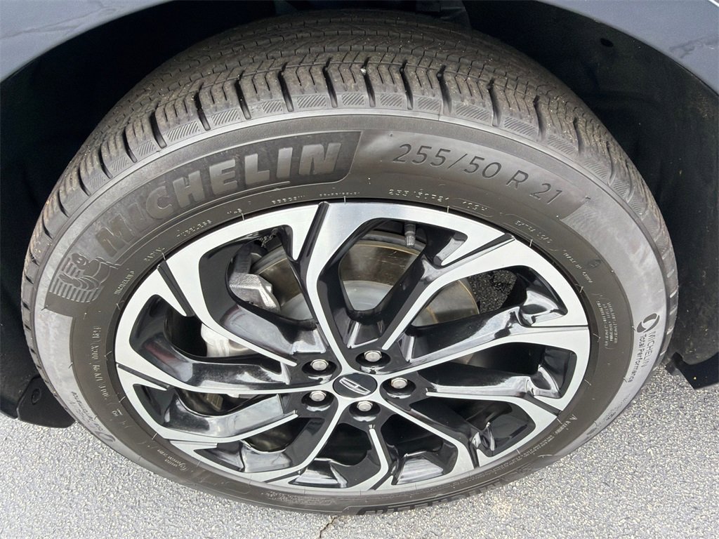 Used 2024 Lincoln Nautilus Reserve image 11