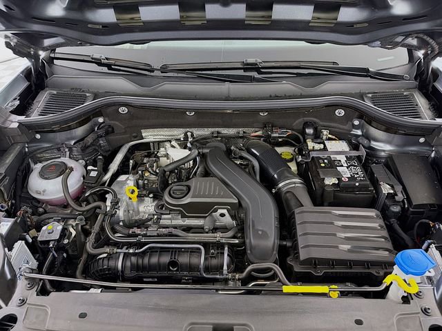 Used 2025 Volkswagen Taos SEL image 30