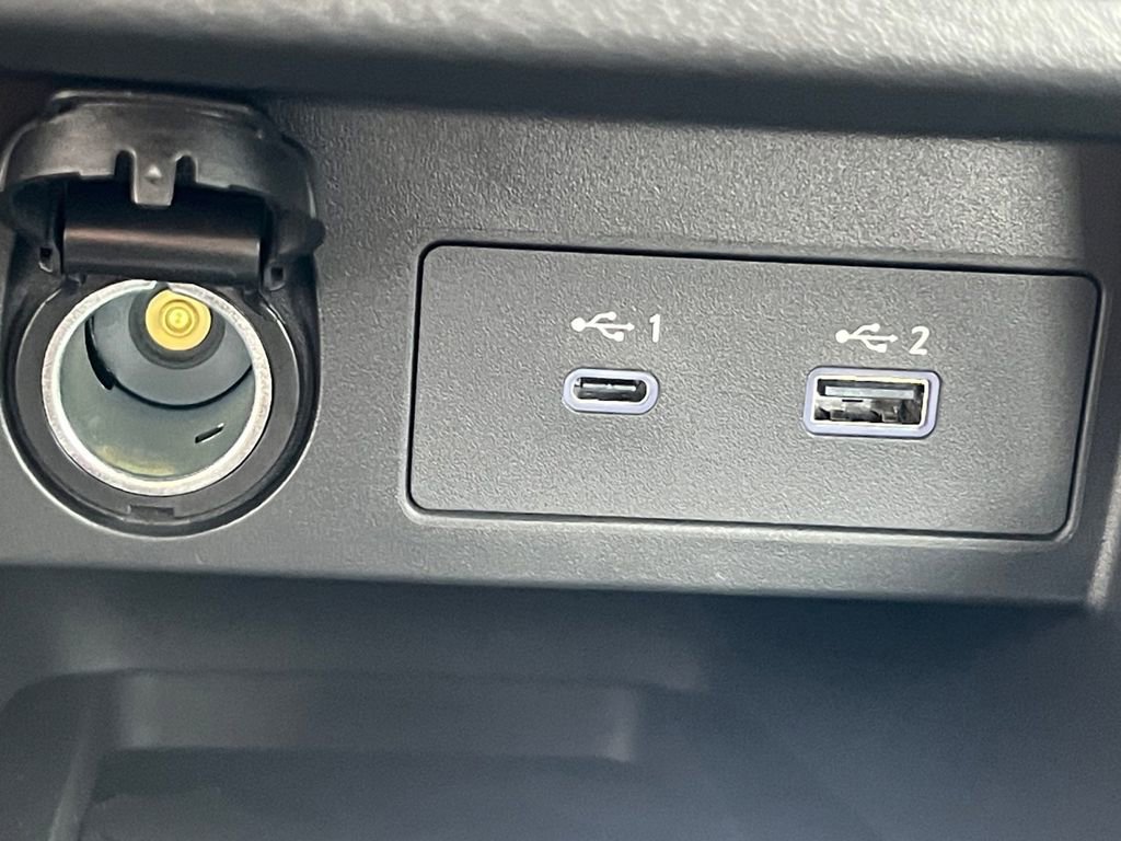 New 2025 Nissan Versa SR FWD image 6