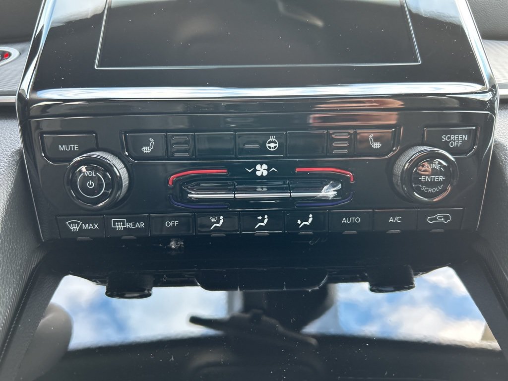 New 2025 Jeep Grand Cherokee Altitude image 12