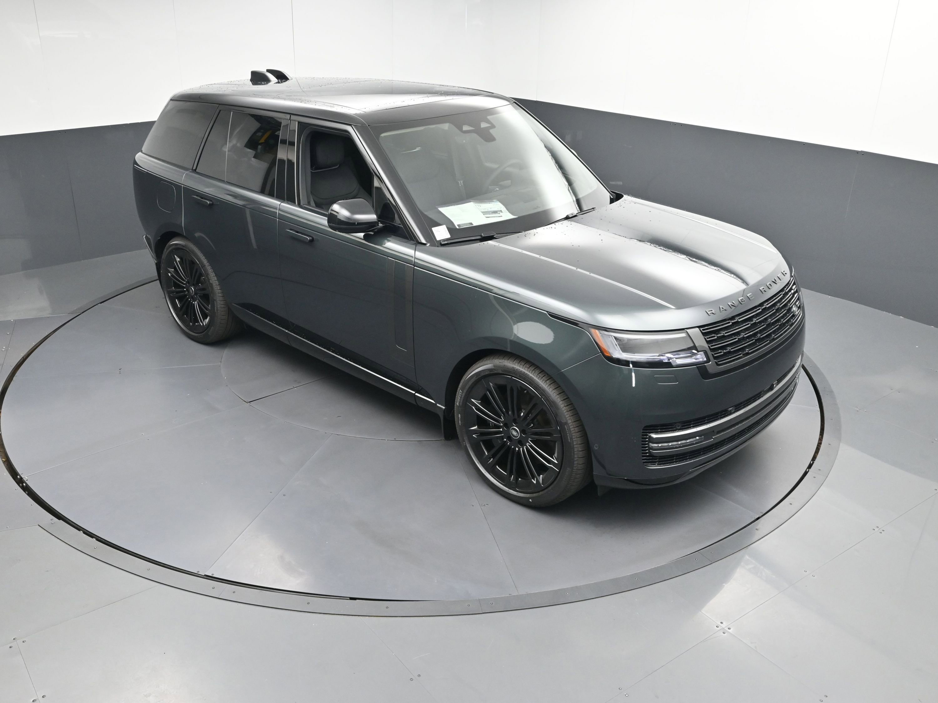 New 2025 Land Rover Range Rover SE image 35