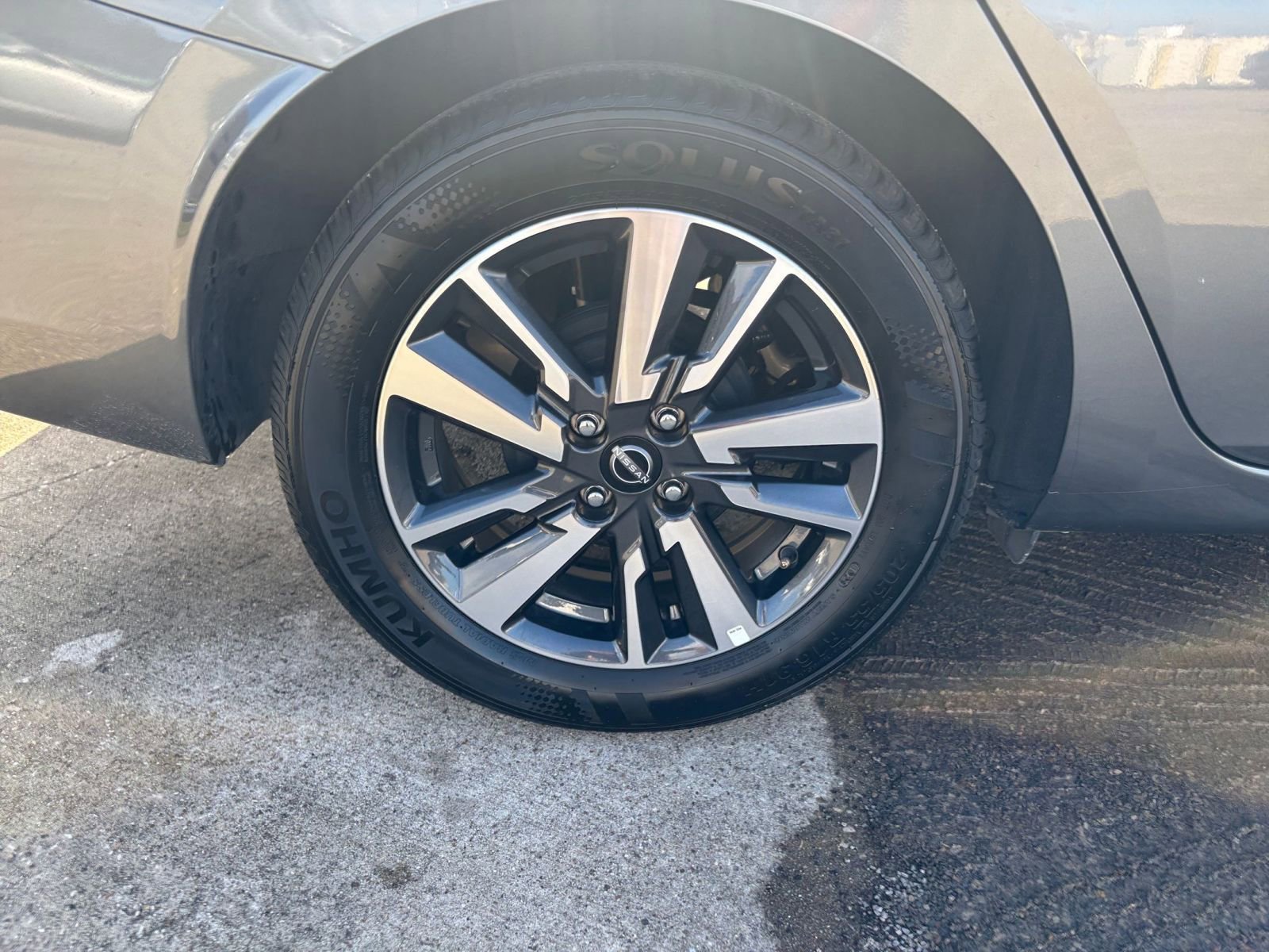 Used 2025 Nissan Versa SV image 28