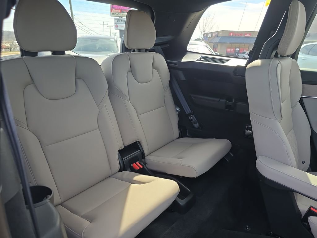 New 2026 Volvo XC90 B6 Plus w/ Protection Package Premier image 12