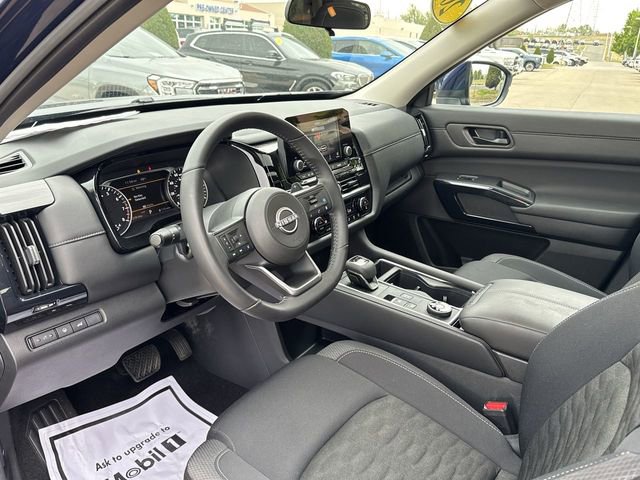 Used 2025 Nissan Pathfinder SV w/ SV Premium Package AWD/4WD image 12