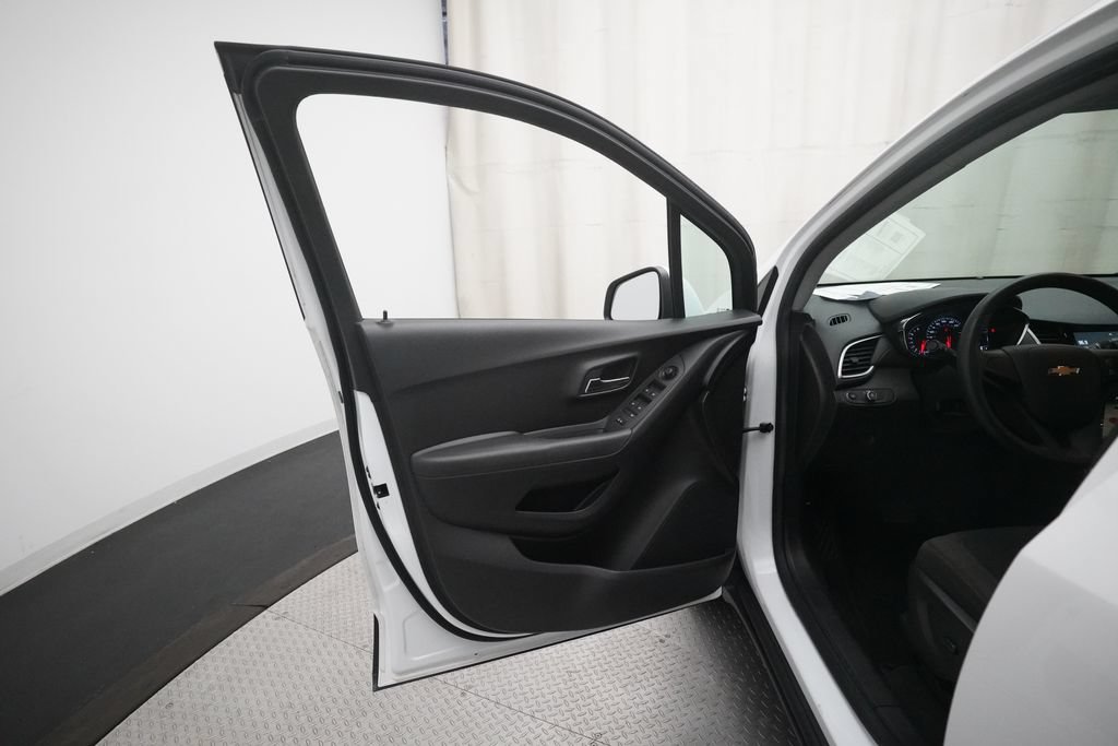 Used 2017 Chevrolet Trax LS FWD image 26