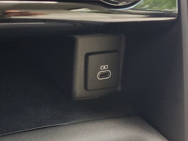 Certified 2025 Land Rover Discovery S AWD/4WD image 35