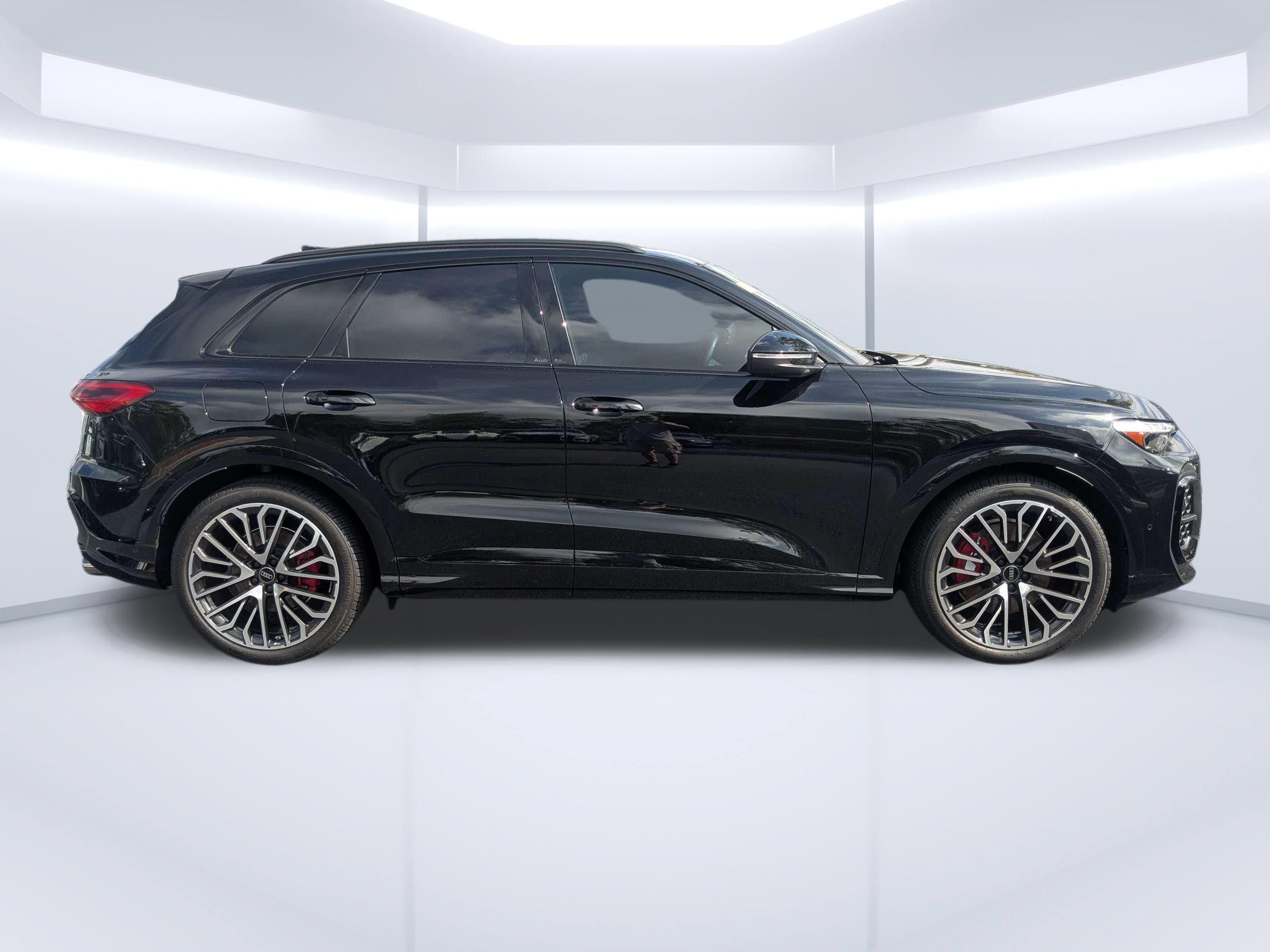 Certified 2025 Audi SQ5 Premium Plus w/ Premium Plus Package AWD/4WD image 3