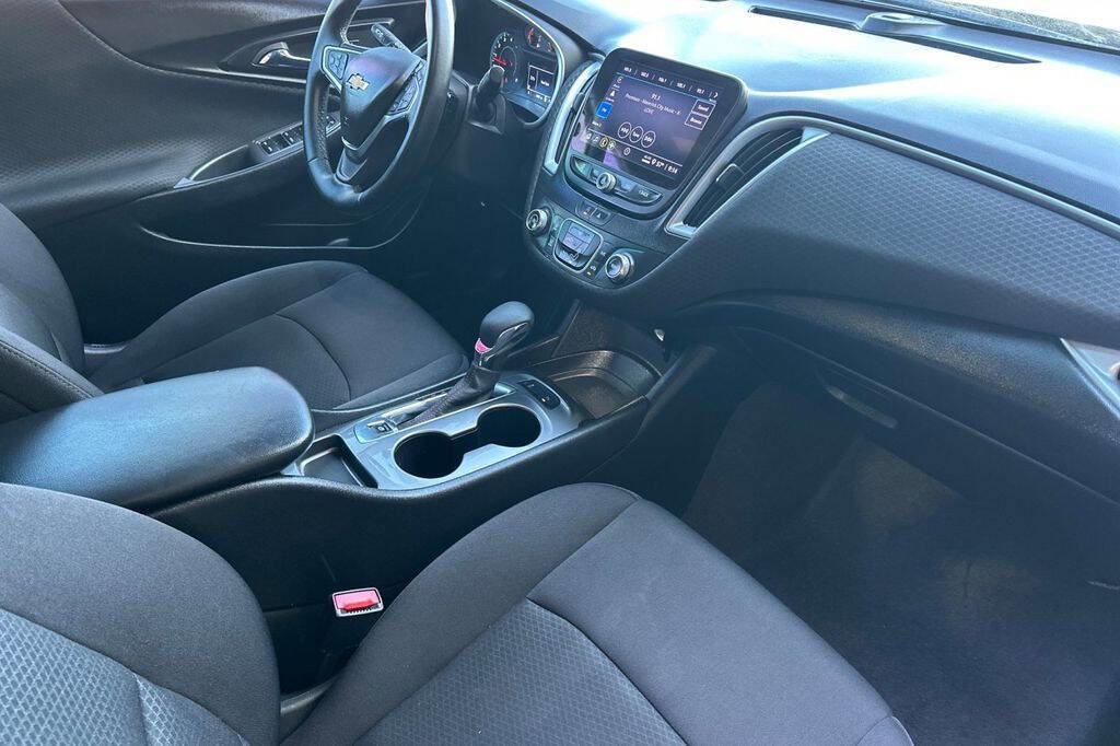 Used 2024 Chevrolet Malibu RS w/ LPO, Floor Liner Package image 15