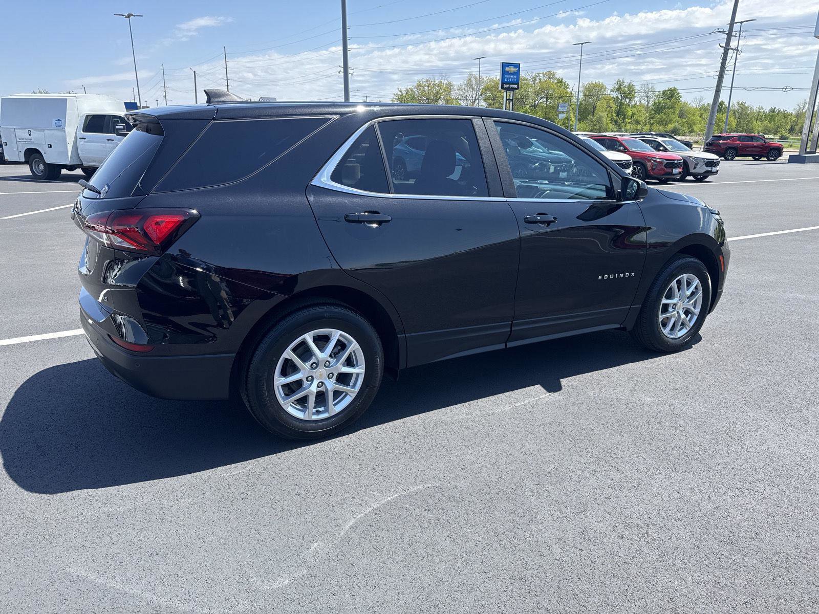Used 2024 Chevrolet Equinox LT w/ LPO, Floor Liner Package FWD image 2