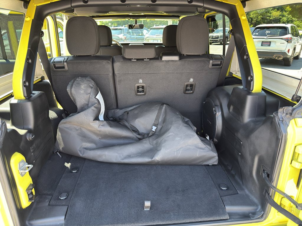 Used 2023 Jeep Wrangler Unlimited w/ Sun & Screen Package AWD/4WD image 10