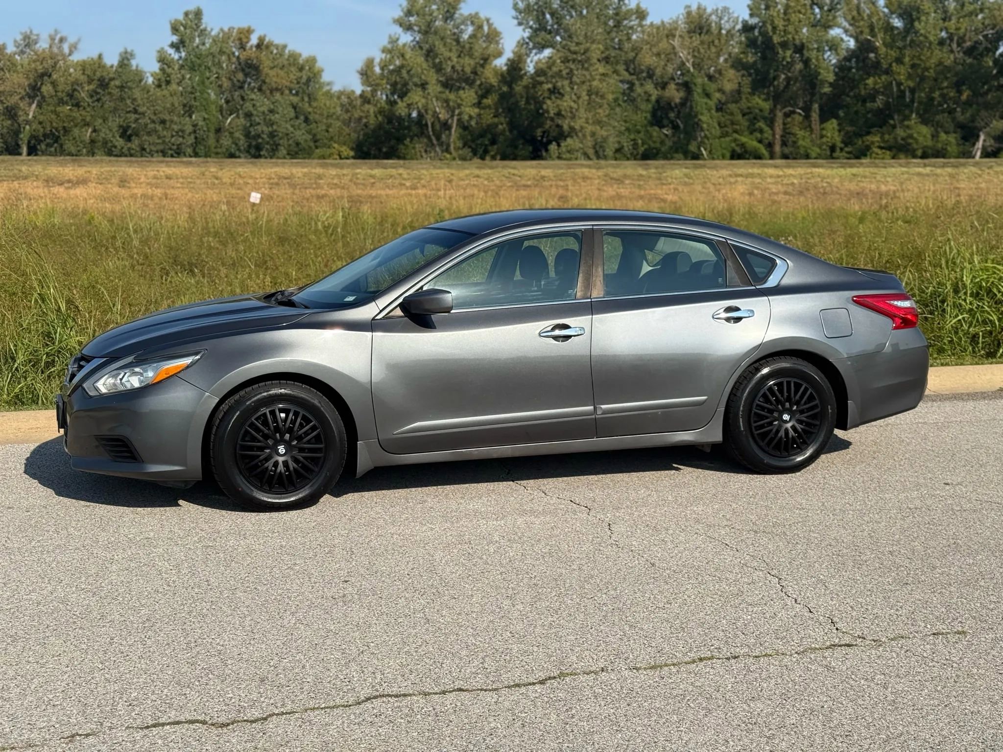Used 2017 Nissan Altima 2.5 S w/ Power Driver Seat Package image 4