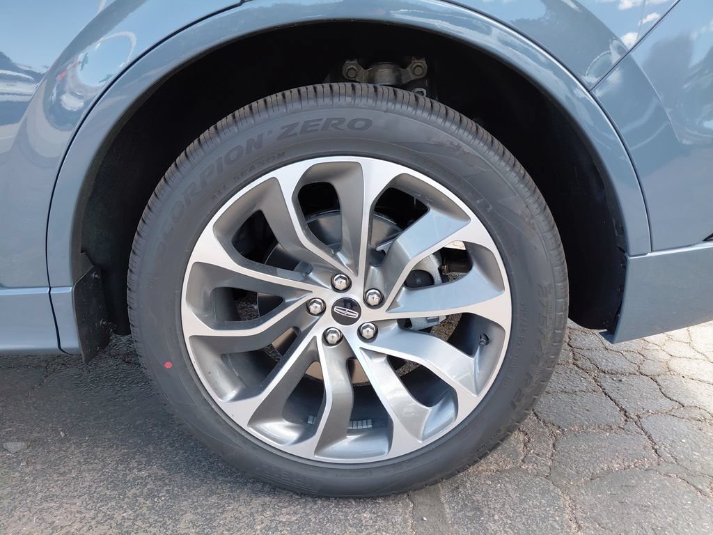 New 2026 Lincoln Aviator AWD w/ Jet Appearance Package image 10