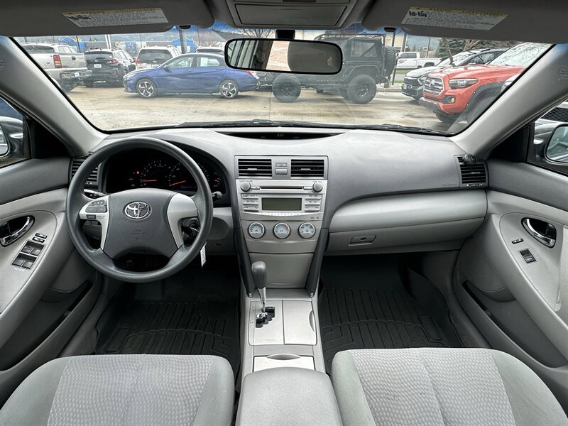 Used 2010 Toyota Camry LE FWD image 4