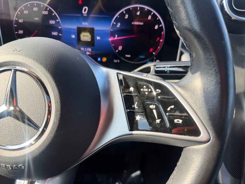 Used 2024 Mercedes-Benz GLC 300 image 21