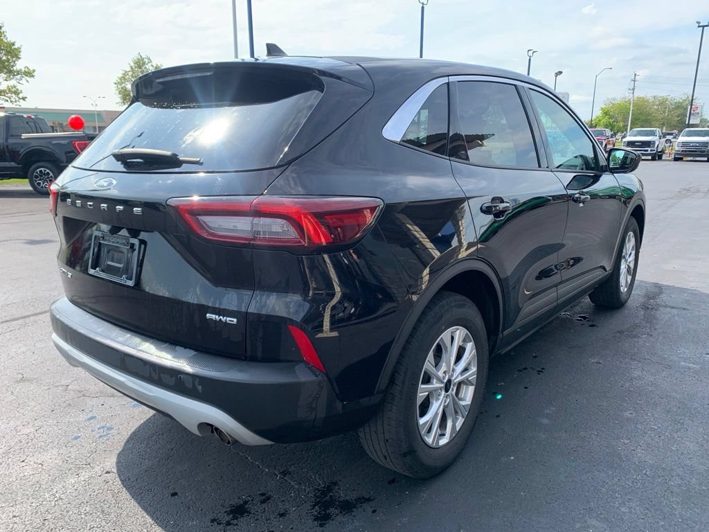 Used 2023 Ford Escape Active AWD/4WD image 3