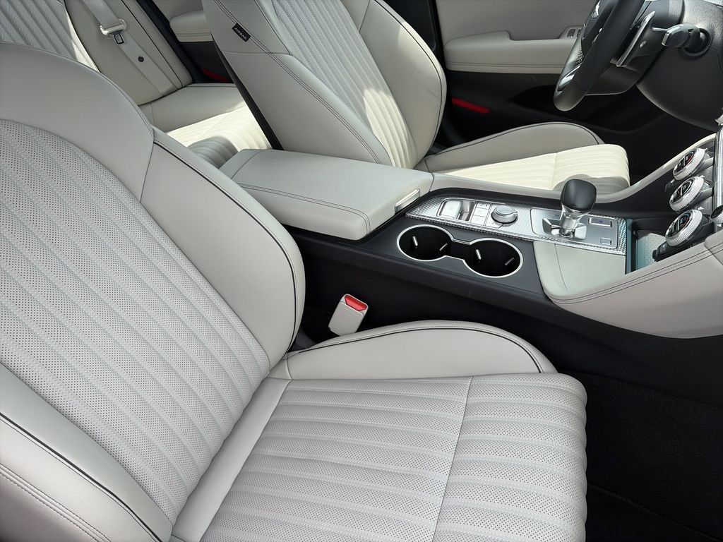 Used 2023 Genesis G70 2.0T w/ Sport Prestige Package RWD image 33
