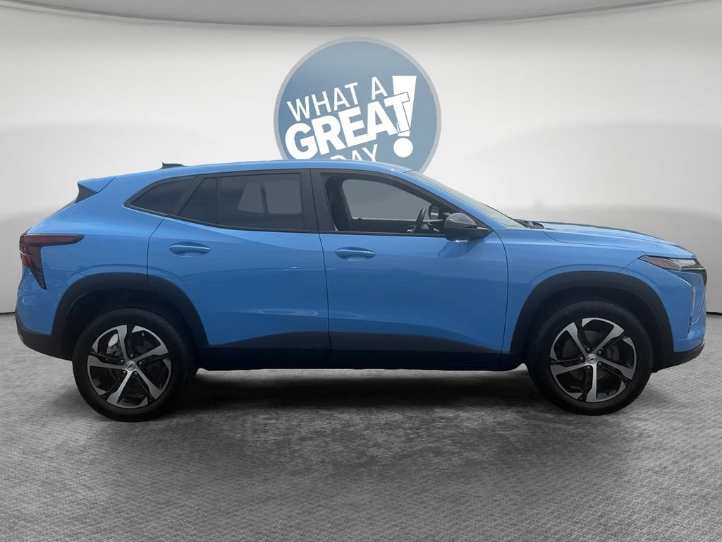 Certified 2024 Chevrolet Trax RS w/ Driver Confidence Package FWD image 2