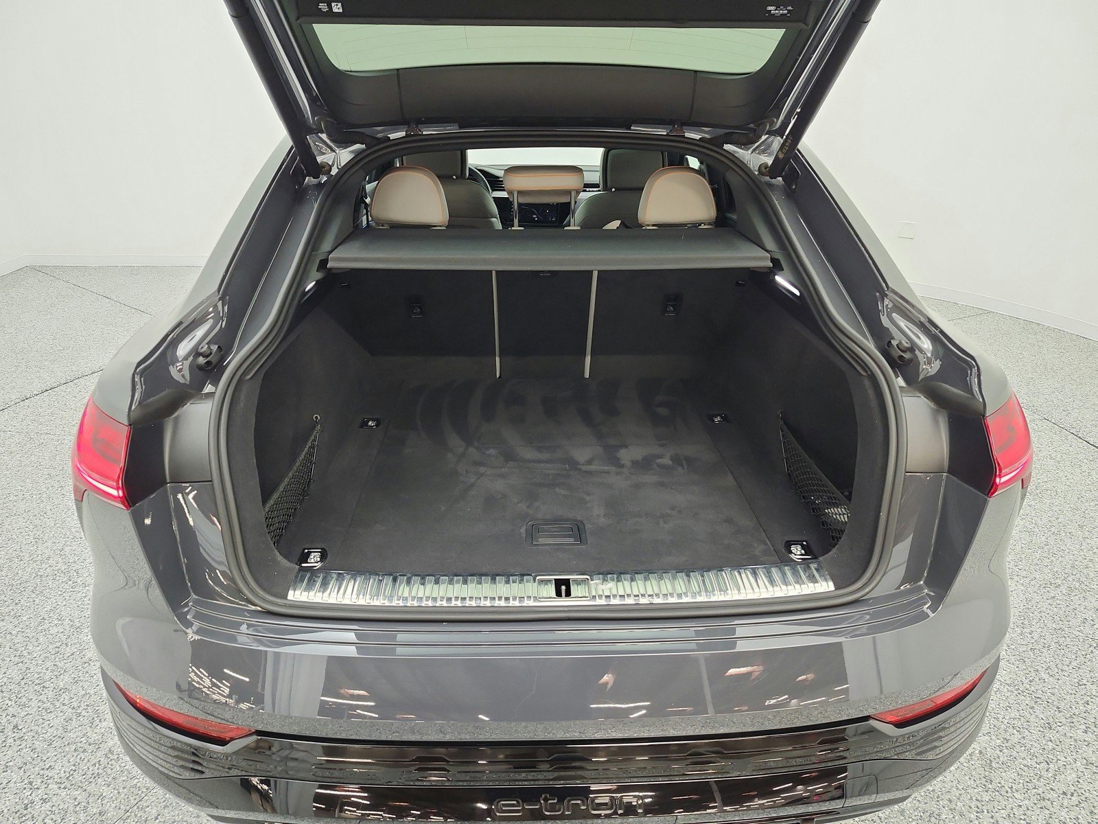 Used 2024 Audi Q8 e-tron Prestige w/ Prestige Package image 32