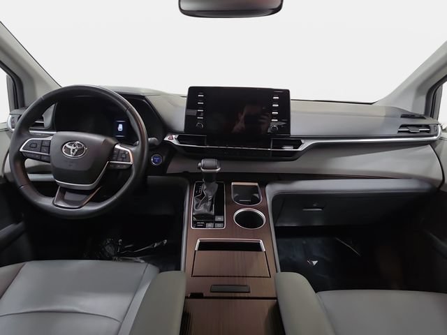 Certified 2024 Toyota Sienna XLE FWD image 9