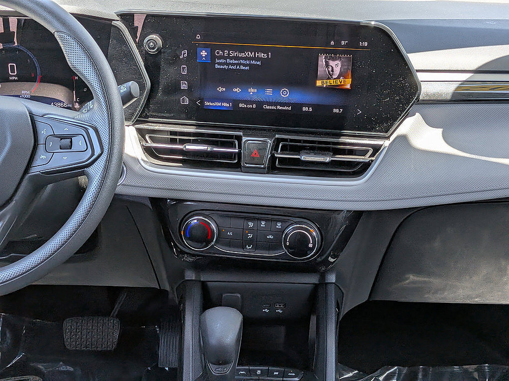Used 2025 Chevrolet TrailBlazer LT AWD/4WD image 17
