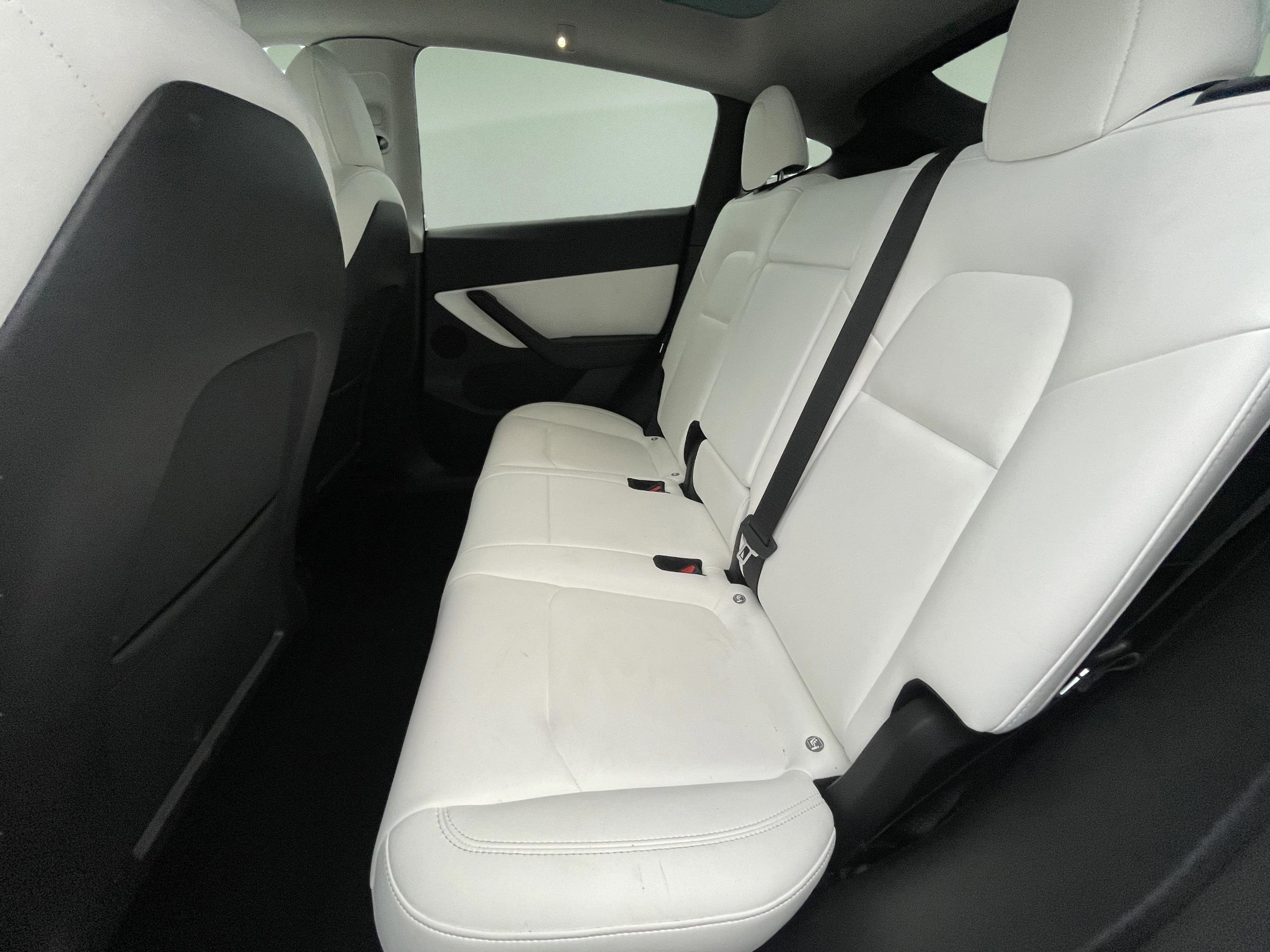 Used 2022 Tesla Model Y Long Range image 18