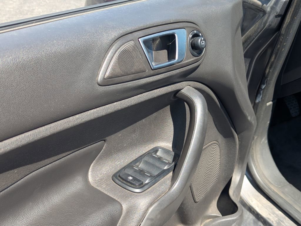 Used 2014 Ford Fiesta Titanium FWD image 26