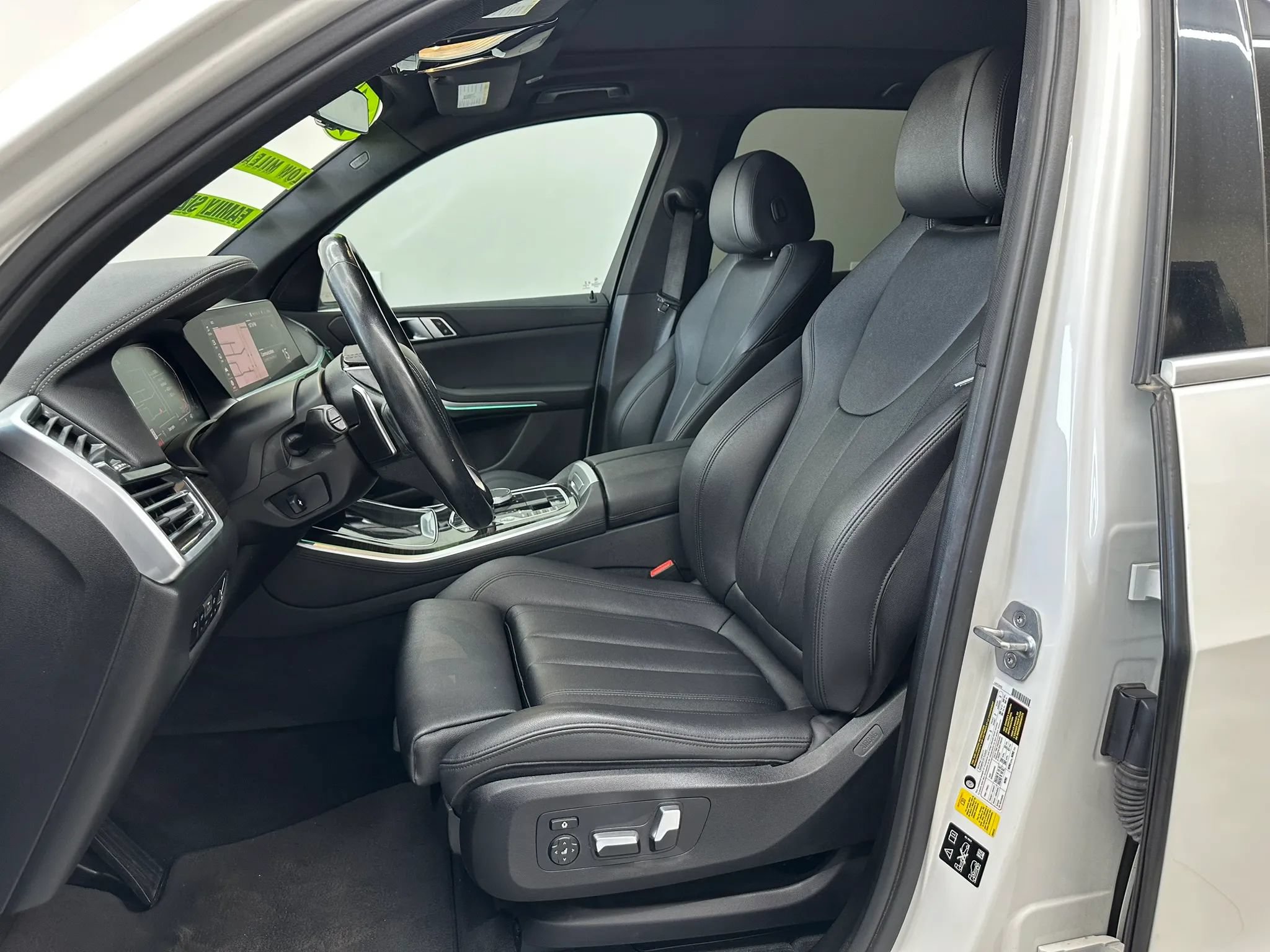 Used 2019 BMW X5 xDrive40i w/ Convenience Package AWD/4WD image 17