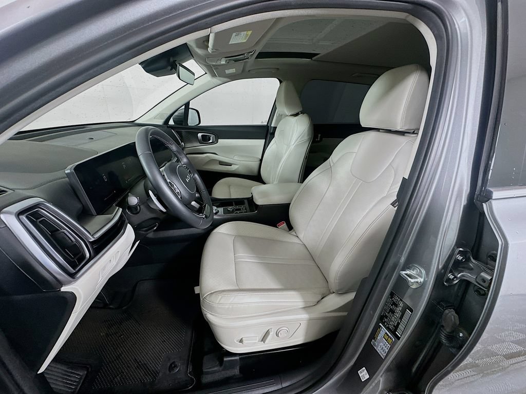 Used 2025 Kia Sorento EX w/ EX Panoramic Sunroof Package FWD image 21