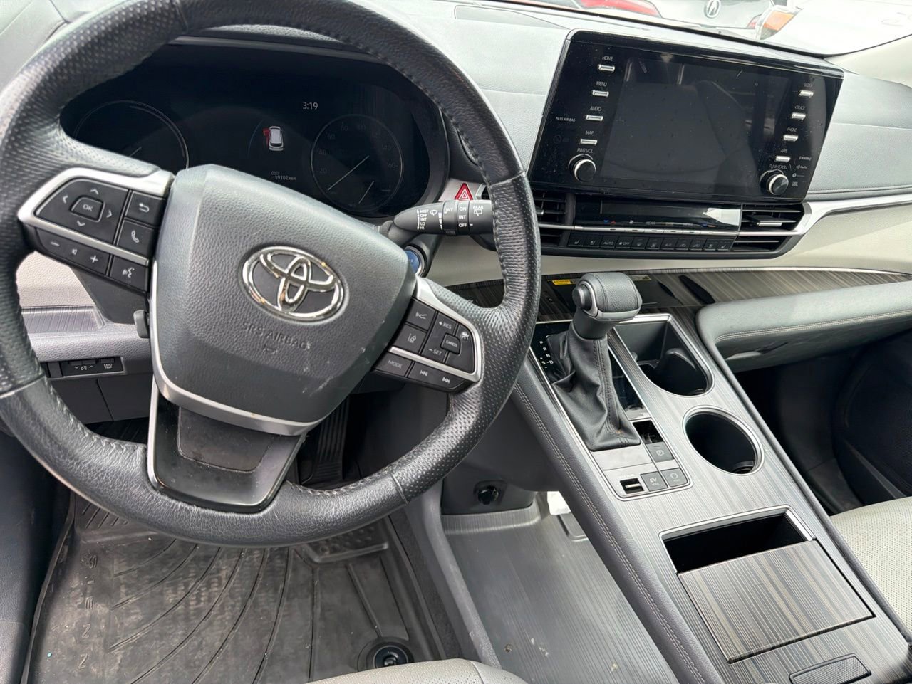Used 2024 Toyota Sienna Limited FWD image 12