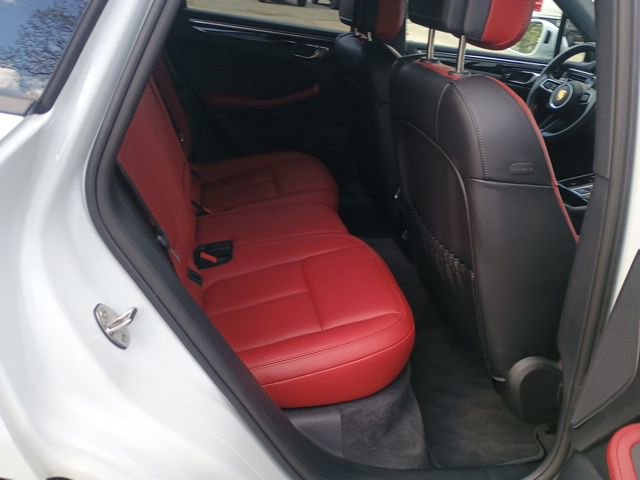 Used 2025 Porsche Macan AWD/4WD image 16